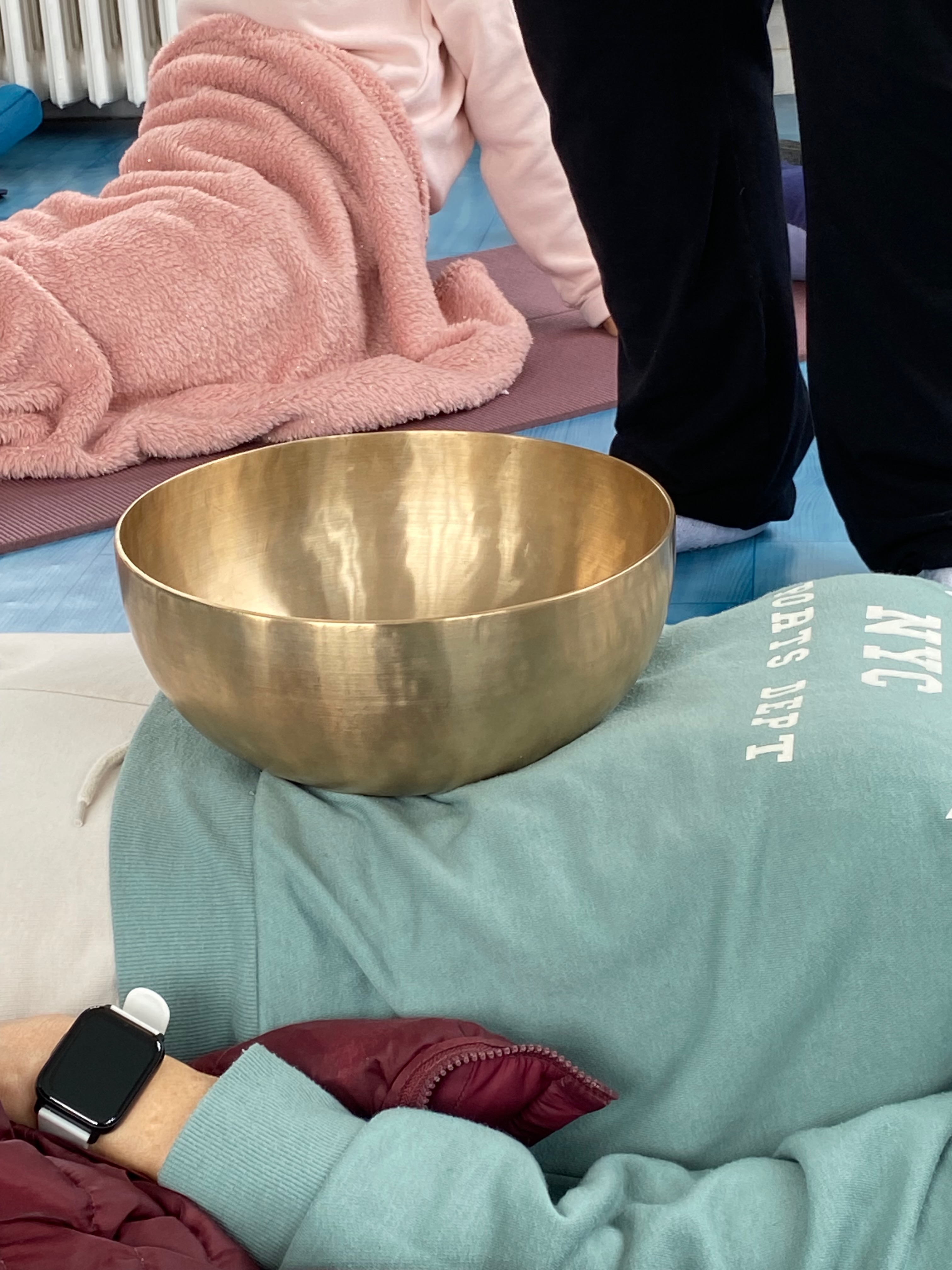 Bol tibétain posé sur le corps
